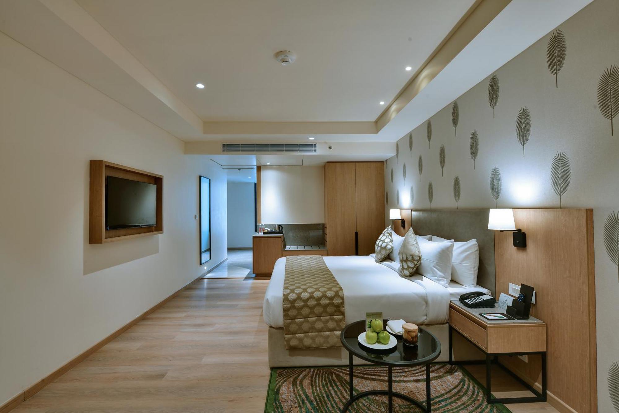 Hotel The Fern Residency, Gandhinagar Esterno foto