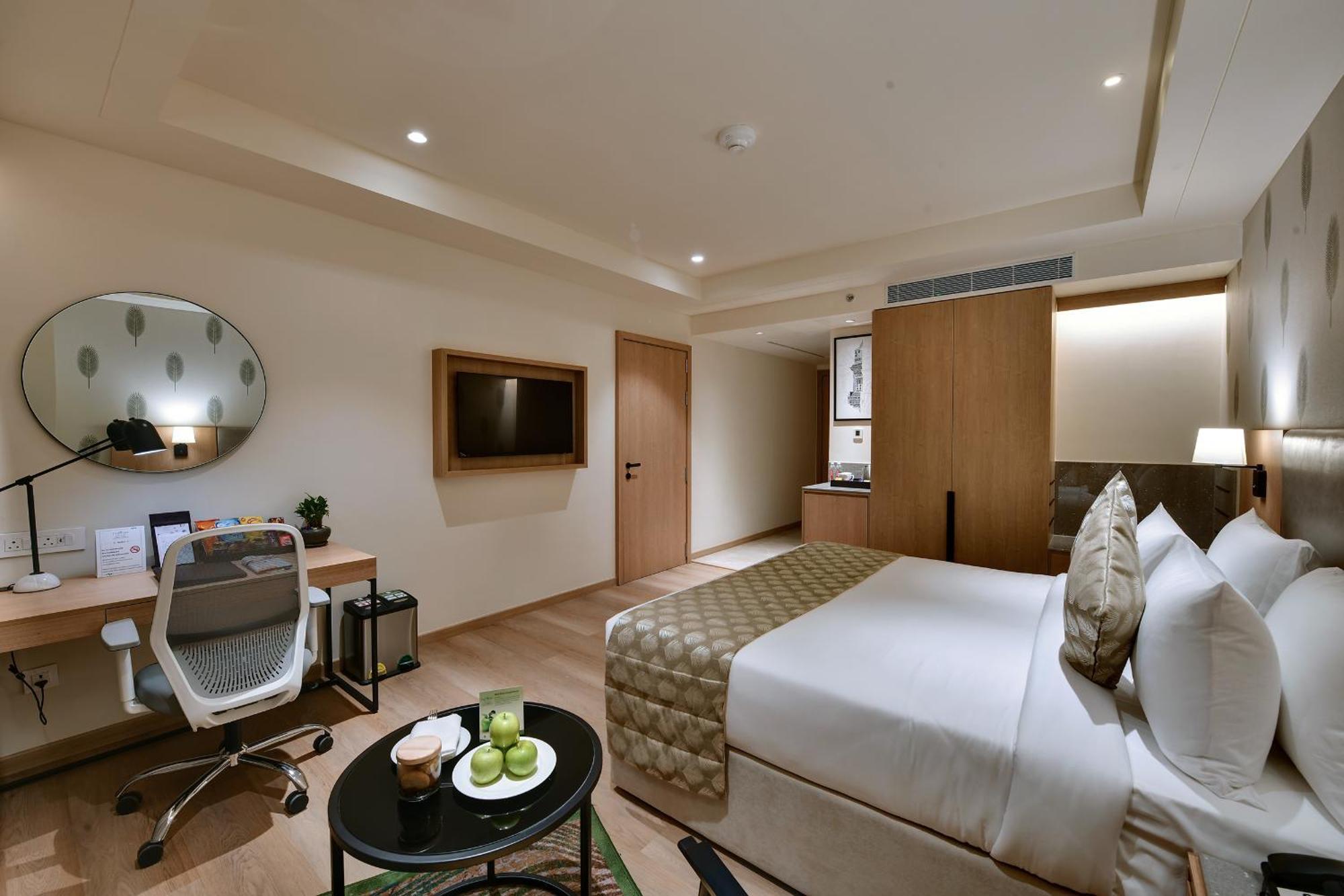 Hotel The Fern Residency, Gandhinagar Esterno foto